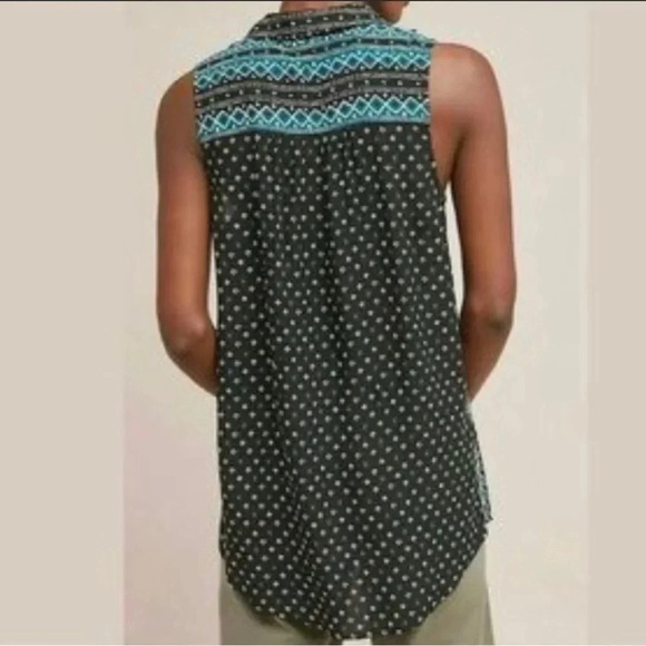 0010. ANTHROPOLOGIE AKEMI + KIN SLEEVELESS TOP BUTTON UP HIGH LOW SIZE SMALL‎ - Picture 2 of 11